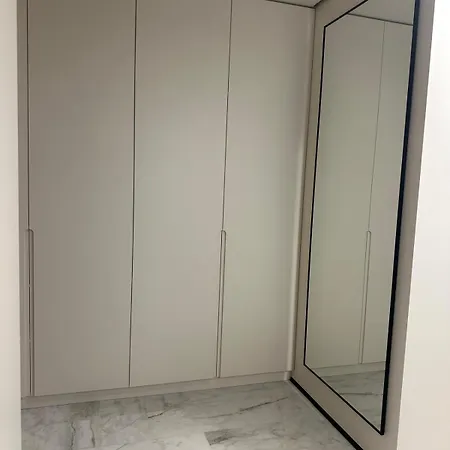 Urban Elegance Apartment *